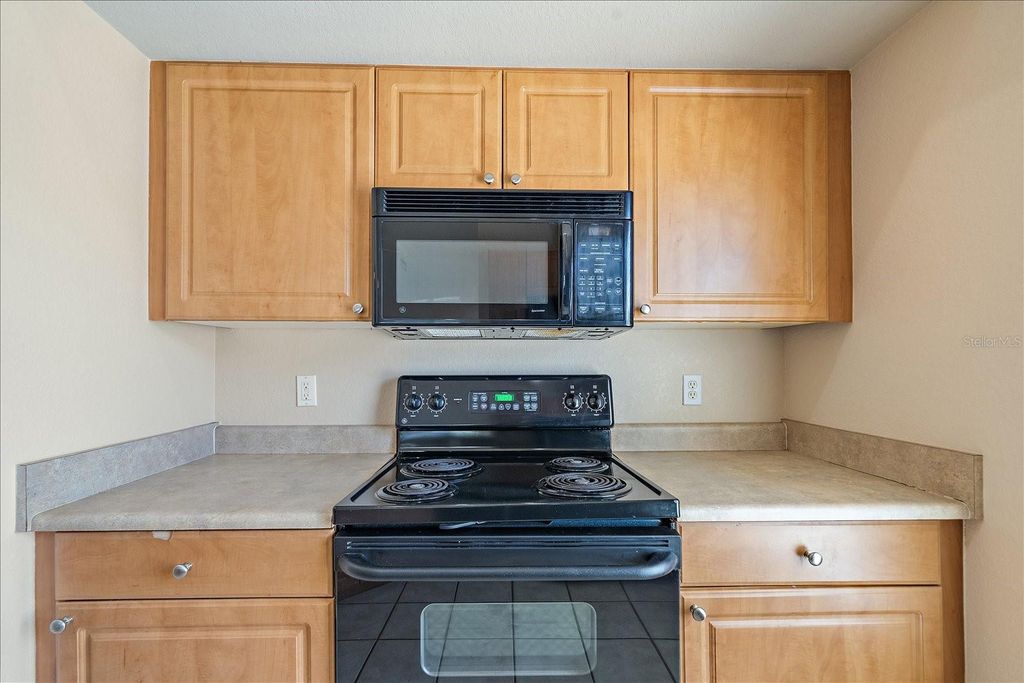 Image 15 of property listing at 5540 ROSEHILL ROAD 201, Sarasota, FL 34233