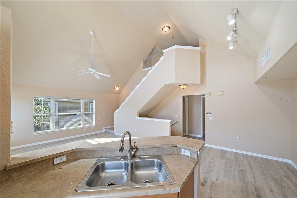 Image 17 of property listing at 5540 ROSEHILL ROAD 201, Sarasota, FL 34233