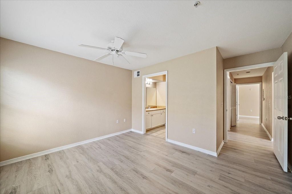 Image 23 of property listing at 5540 ROSEHILL ROAD 201, Sarasota, FL 34233