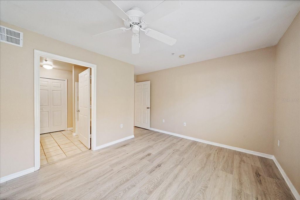 Image 24 of property listing at 5540 ROSEHILL ROAD 201, Sarasota, FL 34233