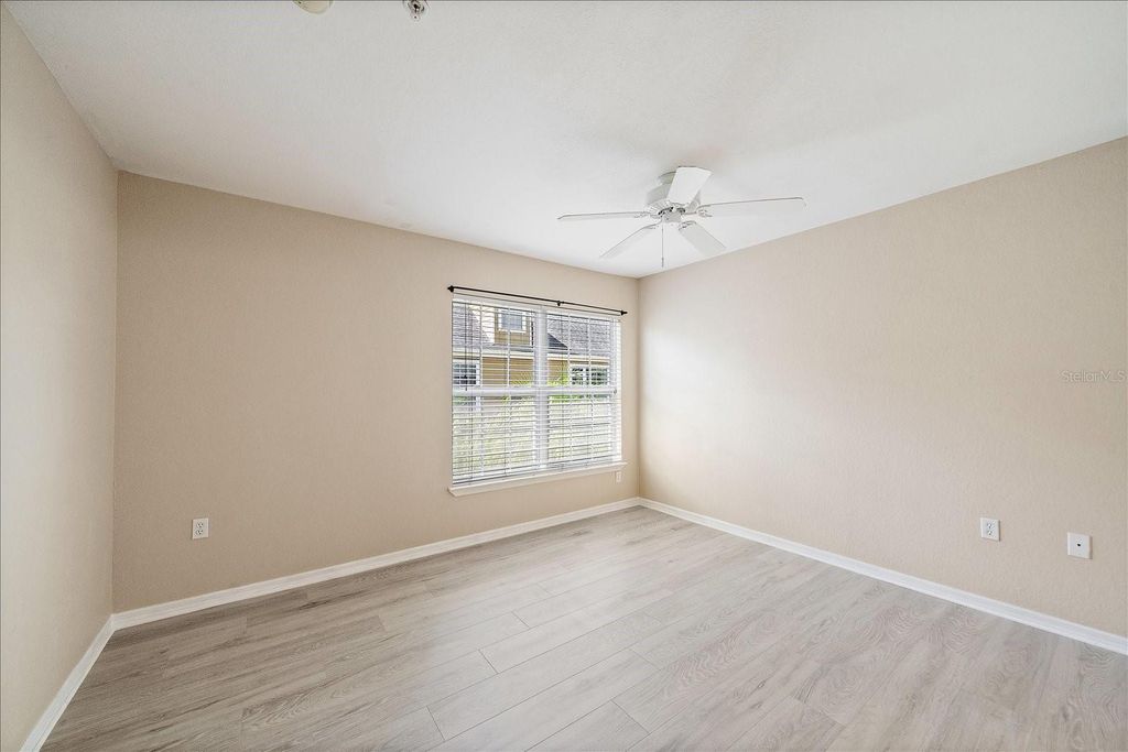 Image 25 of property listing at 5540 ROSEHILL ROAD 201, Sarasota, FL 34233