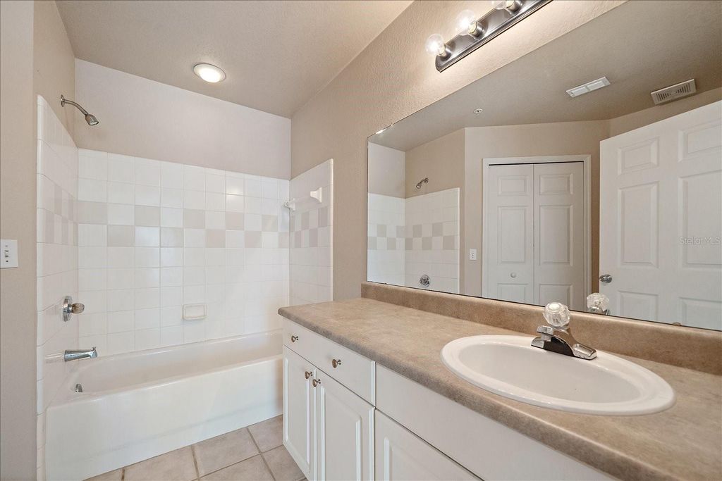 Image 32 of property listing at 5540 ROSEHILL ROAD 201, Sarasota, FL 34233