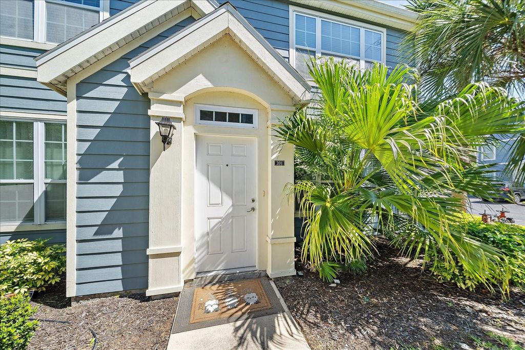 Image 7 of property listing at 5540 ROSEHILL ROAD 201, Sarasota, FL 34233