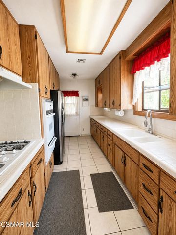 10115 Noble Avenue, San Fernando, CA 91345