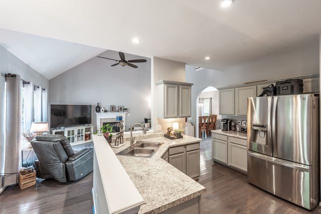 1040 Mansker Farm Blvd, Hendersonville, TN 37075