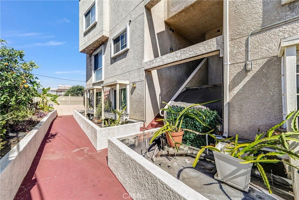 116 W Maple 33, Glendale, CA 91204 — photo 2