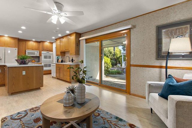 6327 Driftwood St, Sacramento, CA 95831