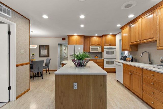 6327 Driftwood St, Sacramento, CA 95831