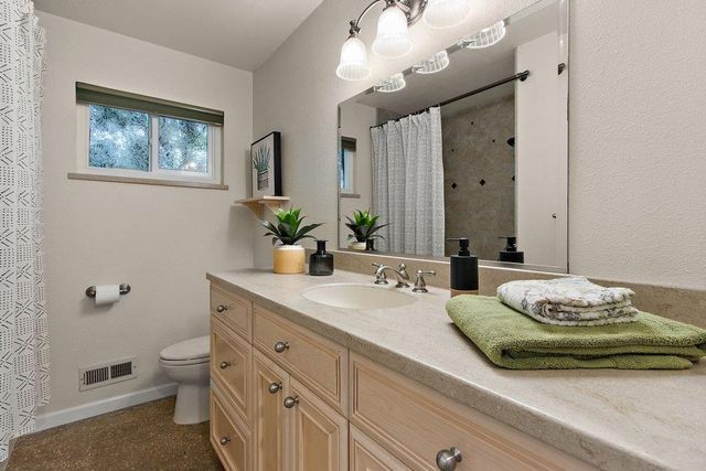6327 Driftwood St, Sacramento, CA 95831