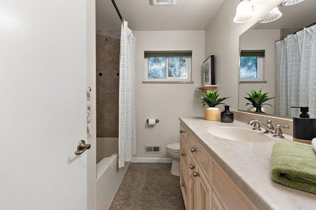 6327 Driftwood St, Sacramento, CA 95831