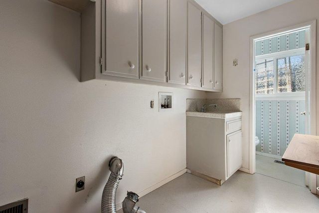6327 Driftwood St, Sacramento, CA 95831