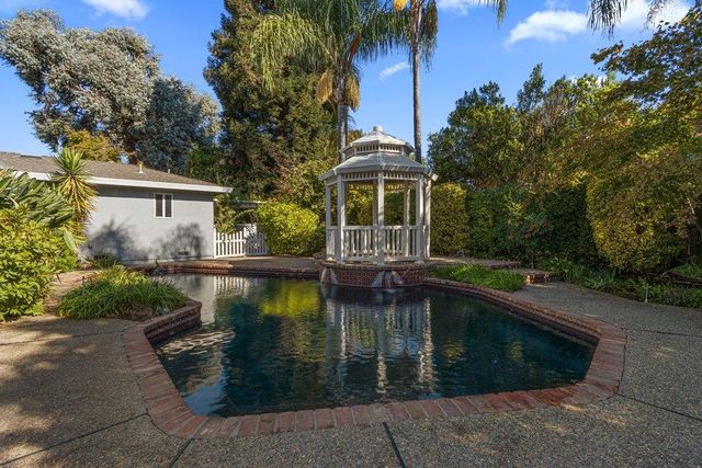 6327 Driftwood St, Sacramento, CA 95831