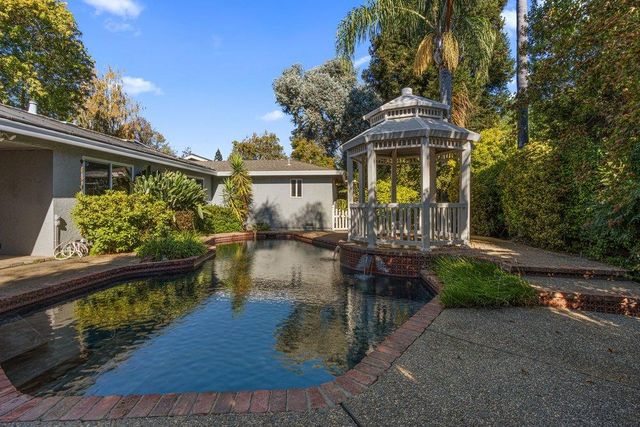 6327 Driftwood St, Sacramento, CA 95831