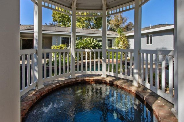 6327 Driftwood St, Sacramento, CA 95831