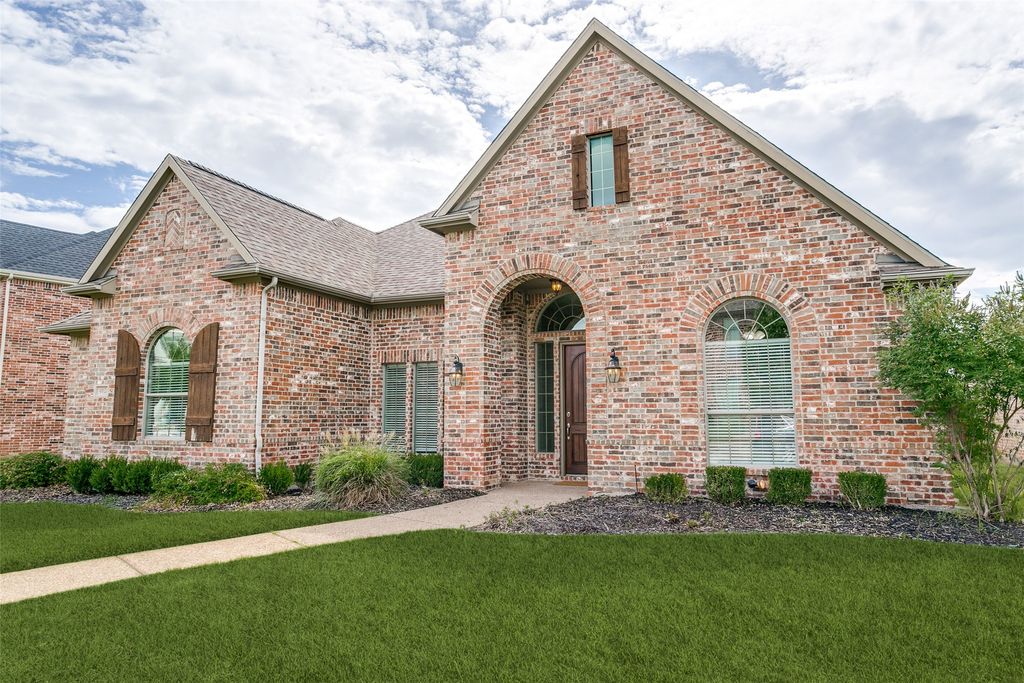 412 Red Castle Drive, Lewisville, TX 75056