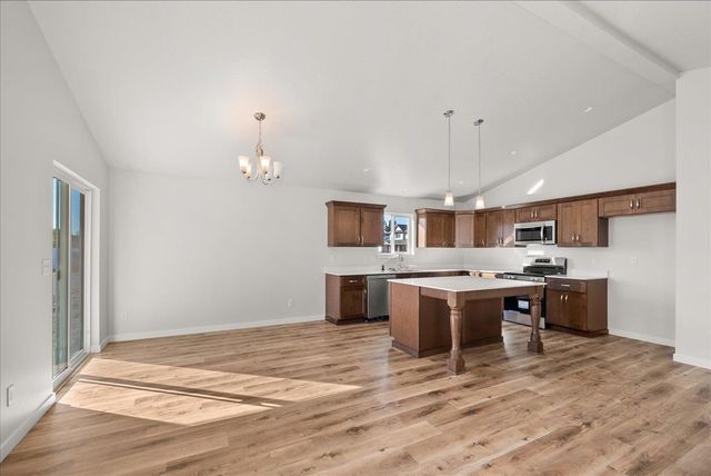 425 N Garvin Ct, Greenacres, WA 99016