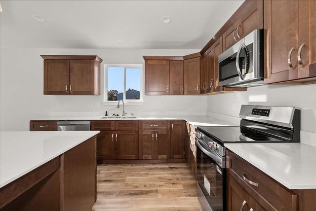 425 N Garvin Ct, Greenacres, WA 99016