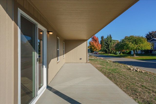 425 N Garvin Ct, Greenacres, WA 99016