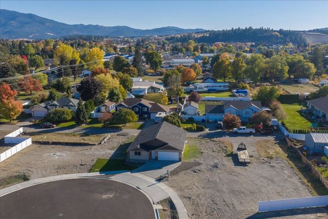 425 N Garvin Ct, Greenacres, WA 99016