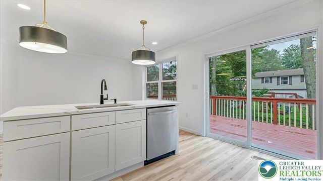 2704 Starlight Terrace, Coolbaugh Twp, PA 18466