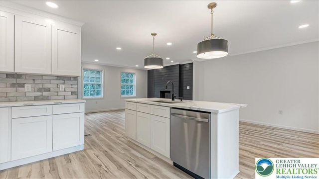 2704 Starlight Terrace, Coolbaugh Twp, PA 18466