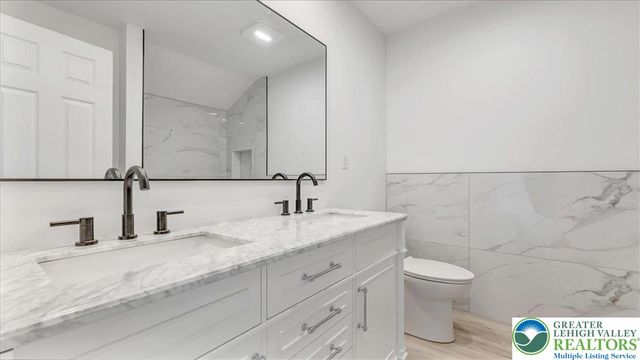 2704 Starlight Terrace, Coolbaugh Twp, PA 18466
