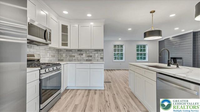 2704 Starlight Terrace, Coolbaugh Twp, PA 18466