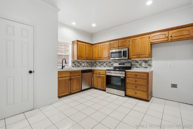 3027 E 89th Place S, Tulsa, OK 74137