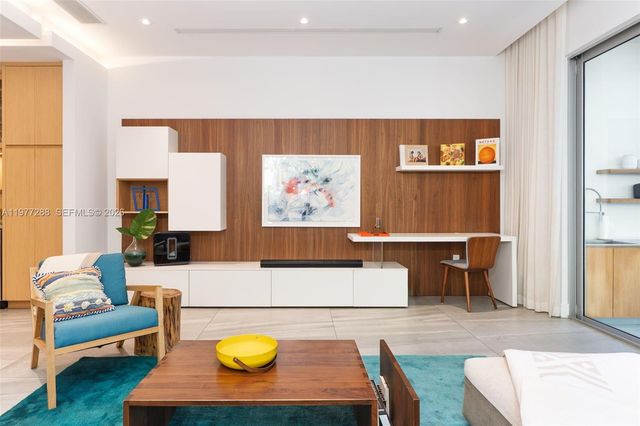 2977 Bridgeport Ave, Miami, FL 33133