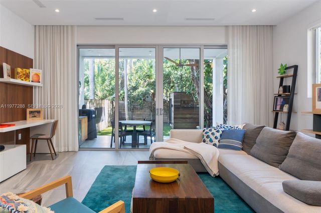 2977 Bridgeport Ave, Miami, FL 33133