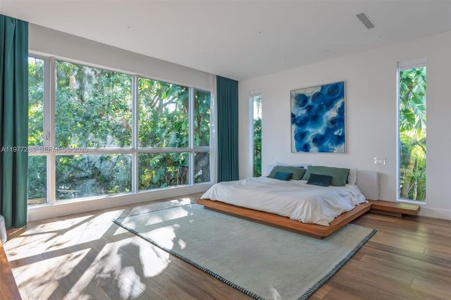 2977 Bridgeport Ave, Miami, FL 33133