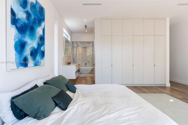 2977 Bridgeport Ave, Miami, FL 33133