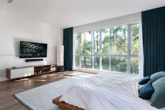 2977 Bridgeport Ave, Miami, FL 33133