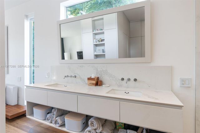 2977 Bridgeport Ave, Miami, FL 33133