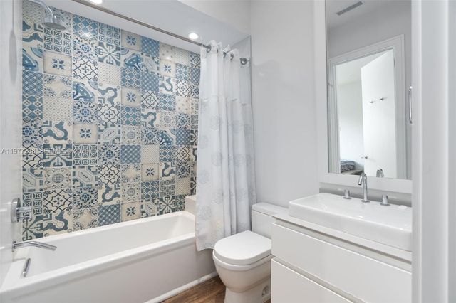 2977 Bridgeport Ave, Miami, FL 33133