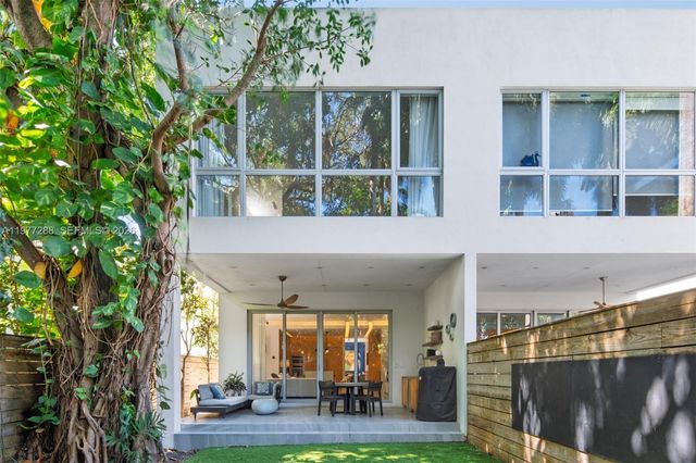 2977 Bridgeport Ave, Miami, FL 33133