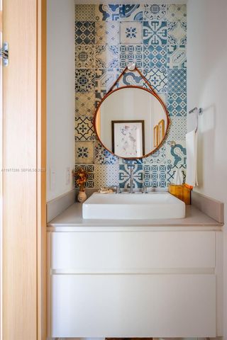 2977 Bridgeport Ave, Miami, FL 33133