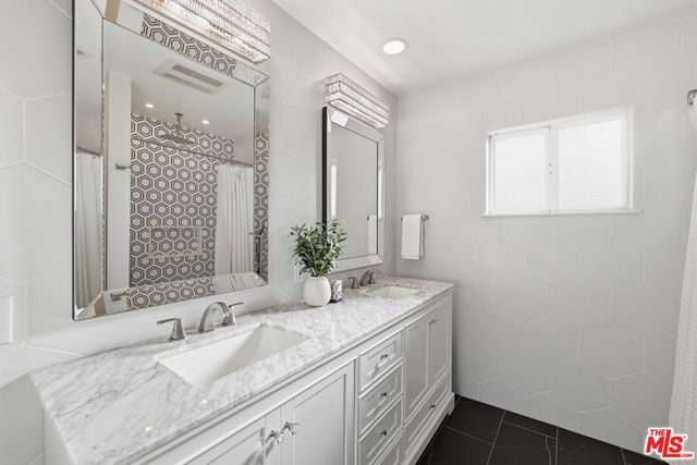 5507 Bluebell Avenue, Valley Village, CA 91607