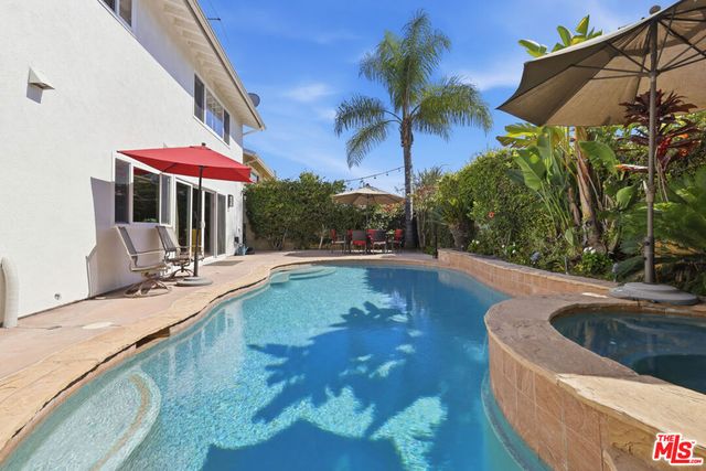 5507 Bluebell Avenue, Valley Village, CA 91607