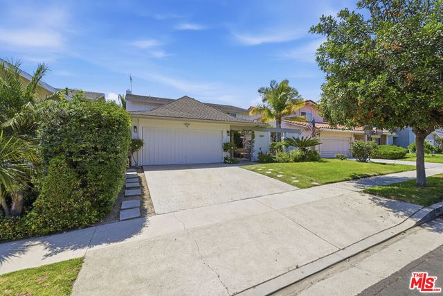 5507 Bluebell Avenue, Valley Village, CA 91607