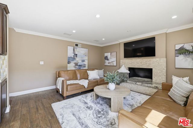 5507 Bluebell Avenue, Valley Village, CA 91607