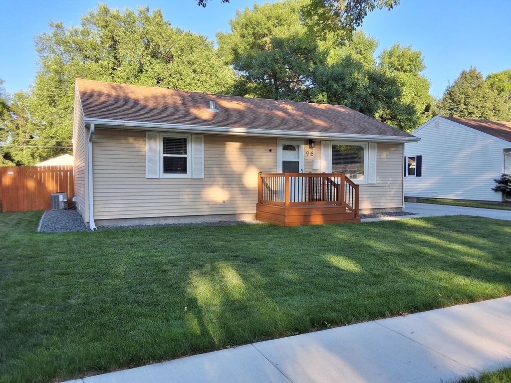 918 21st Street S, Fargo, ND 58103