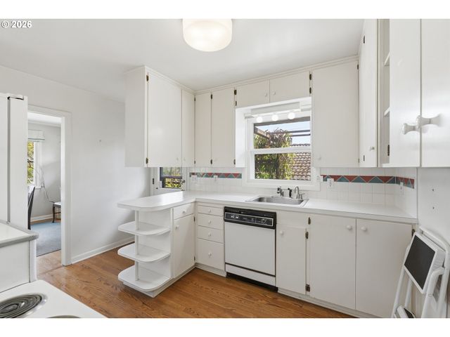 2718 Nw QUIMBY St, Portland, OR 97210