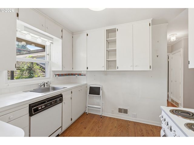 2718 Nw QUIMBY St, Portland, OR 97210