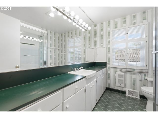 2718 Nw QUIMBY St, Portland, OR 97210