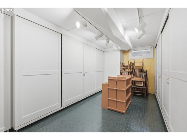 2718 Nw QUIMBY St, Portland, OR 97210