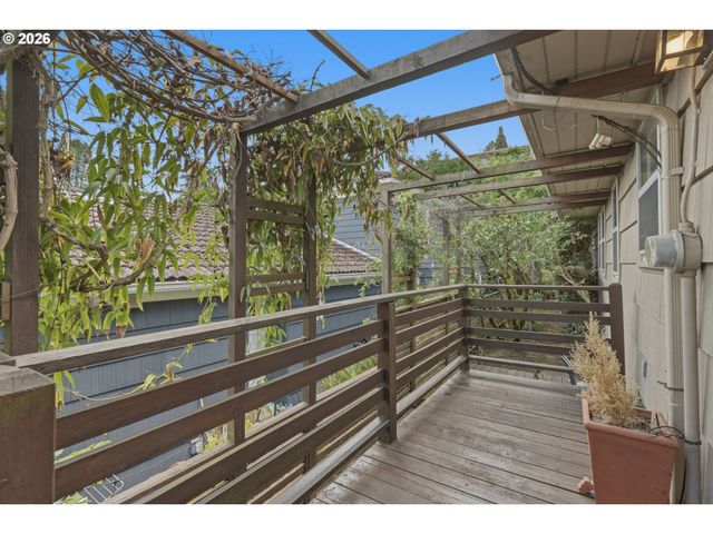2718 Nw QUIMBY St, Portland, OR 97210