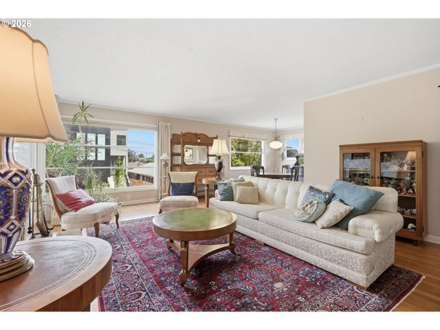 2718 Nw QUIMBY St, Portland, OR 97210