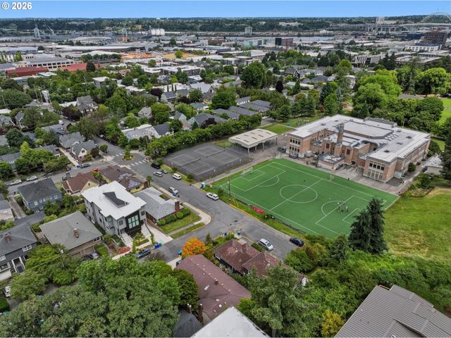 2718 Nw QUIMBY St, Portland, OR 97210