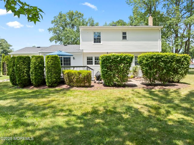 3 Thompson Lane, Manalapan, NJ 07726